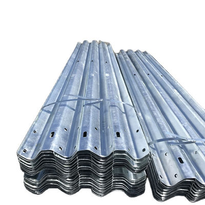 Op maat gemaakte Zinkcoating Hot Dip Galvanized Steel Highway Guardrail voor duurzaamheid