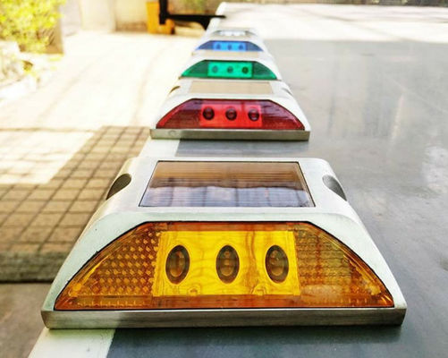 Hoge reflectie aluminium wegmarkering legering zonne-energie wegstaaf voor de verkeersveiligheid