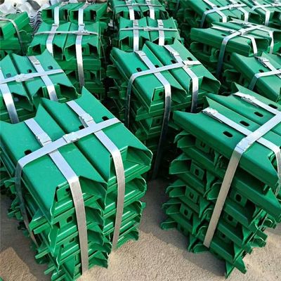 Q235 Q345 gegalvaniseerd stalen wegbeveiligingsrail met aangepaste specificaties