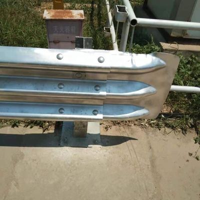 Buitenbeveiliging gegalvaniseerd staal snelweg wachtrail brug eindigen met verkeersveiligheid