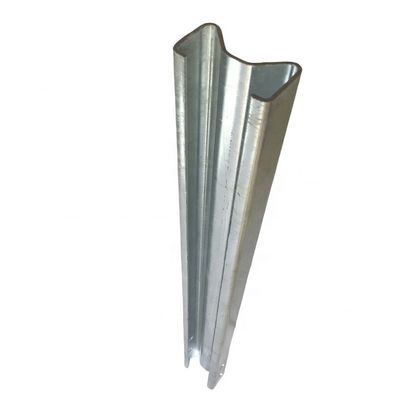 Hot Dip Galvanized Steel Highway Guardrail Sigma Post met een rechte barrière