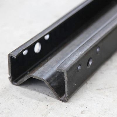 Veiligheid op de weg Warm Dip Galvanized Sigma Post vervaardigd in voor Highway Guardrail