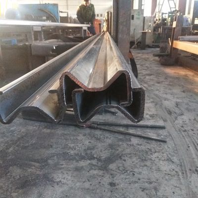 Veiligheid op de weg Warm Dip Galvanized Sigma Post vervaardigd in voor Highway Guardrail