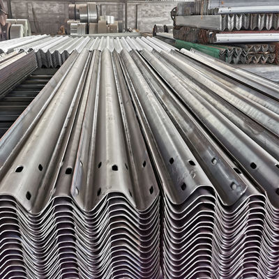 Hot Dip gegalvaniseerd Q235 Q345 Staal Highway Guardrail Traffic Barrier