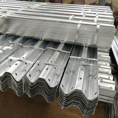 Hot Dip gegalvaniseerd Q235 Q345 Staal Highway Guardrail Traffic Barrier