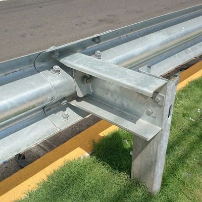 Op maat gemaakte golfmatige stalen balk beveiligingsrail hek U-blok afstandsbediening