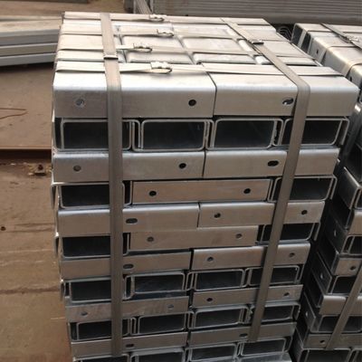 Hot-Dip gegalvaniseerd staal Highway Guardrail Spacer Met W-Beam Anti-Corrosion
