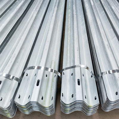 Gegalvaniseerde Q235 Q345 W golvende balk metalen wegrail