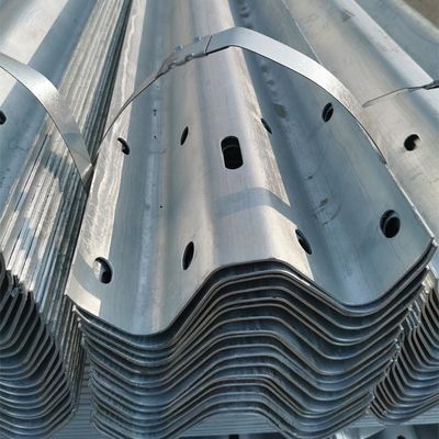 Gepersonaliseerde warm gedompelde gegalvaniseerde snelwegrail 345 materiaal