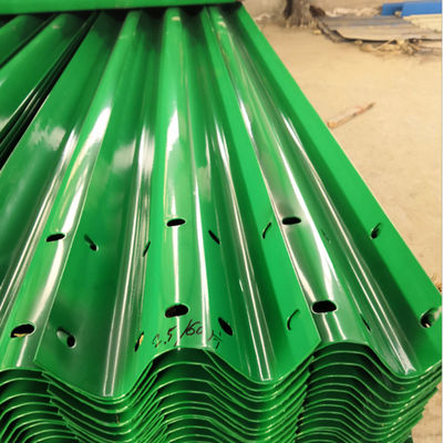 Q235 Stalen aangepaste kleur W-balk snelwegrail voor buitenbeveiliging