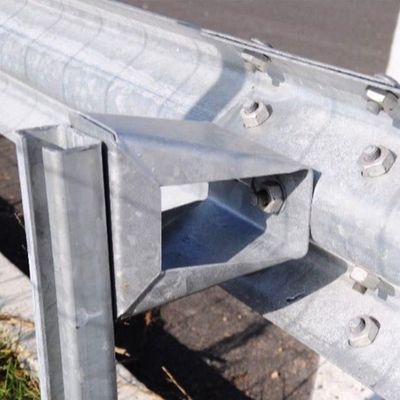 Verzorgingsbeveiliging voor wegstaal en snelwegen gegalvaniseerd staal blokkerblokker OEM