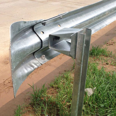 Buitenbeveiliging Staal wegbeveiliging Rail wegverkeersveiligheidstoestellen W-balk