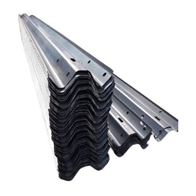 ISO 9001 W Beam Anti Collision Guardrail gegalvaniseerd stalen snelweg guardrail