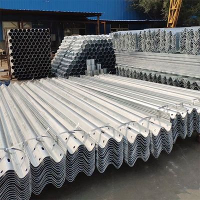 ISO 9001 W Beam Anti Collision Guardrail gegalvaniseerd stalen snelweg guardrail