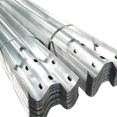 ISO 9001 W Beam Anti Collision Guardrail gegalvaniseerd stalen snelweg guardrail