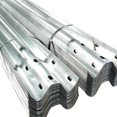 Hot Dip gegalvaniseerd staal AASHTO-M180 W balk Highway Guardrail voor aangepaste projecten