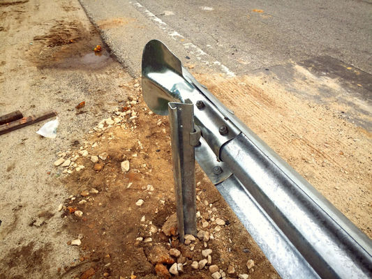 Ezy-Guard Smart Highway Guardrail Post Standard AASHTO M-180 voor buitenbeveiliging