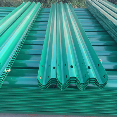 Q235 Q345 Gepersonaliseerde kleur gegalvaniseerde gebogen balk Highway Guardrail voor verkeersveiligheid