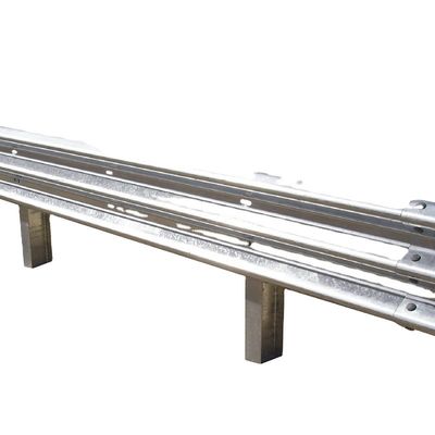 550-600 g/m2 Zinkcoating Warm gegalvaniseerd koud gewalst AASHTO M180 W Beam Highway Guardrail