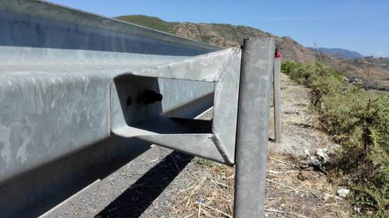 Gepersonaliseerde Warm-Dip gegalvaniseerd gegolfde doos blokker en W Beam Highway Guardrail