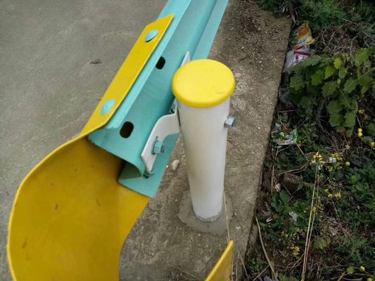 Warm gedompelde stalen gegolfde balk Highway Guardrail Post voor Q235 Q345 Op maat verkocht