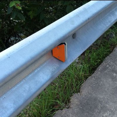 Hot-dipped gegalvaniseerde Highway Guardrail Reflector voor de weg faciliteiten op concurrerende
