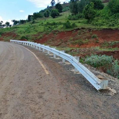 ISO14001-goedgekeurde Aashto M180 W balkbeveiligingsrail voor gegalvaniseerde staalwegbarrière