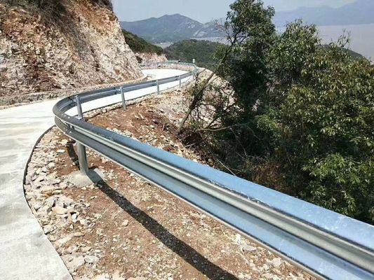 Q235 Q345 Shandong Steel Flex Beam Guardrail Verkeersbarrière Thrie Beam Highway Guardrail