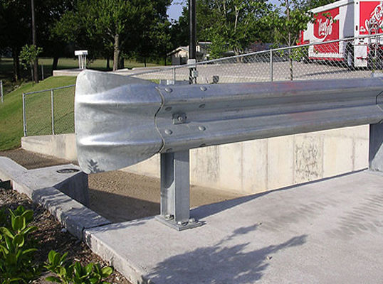 Fishtail Terminal End Q235 Q345 Steel Guard Rail voor Highway Guardrail Op maat gemaakte grootte