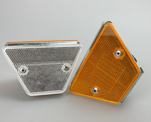 Gepersonaliseerde vorm Hot Dip gegalvaniseerde Highway Guardrail Reflector voor wegfaciliteiten