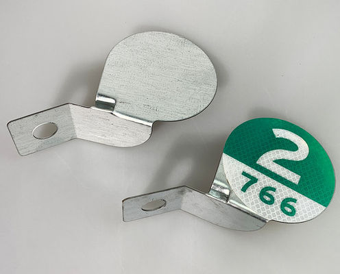 Gepersonaliseerde vorm Hot Dip gegalvaniseerde Highway Guardrail Reflector voor wegfaciliteiten