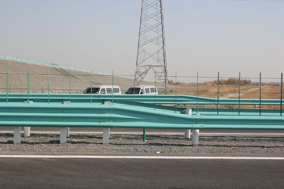 CE-gecertificeerd Zinkbedekt Q235 Hot Dip gegalvaniseerd Highway Guardrail Stalen verkeersgrens