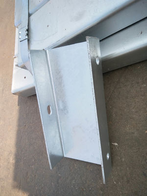 Highway Guardrail Hot Dip Galvanized U Post en U Spacer voor verkeersveiligheid Hot Dip Galvanized
