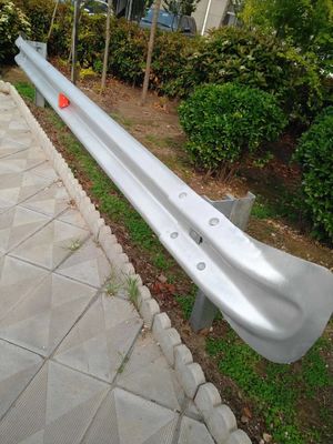 Gepersonaliseerde grootte gegalvaniseerd staal visstaart terminal einde voor de wegveiligheid prestaties