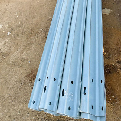 Warm gegalvaniseerd en koudgewalst technologie Q235 Q345 Highway Guardrail Traffic Barrier
