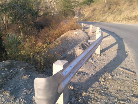 Gepersonaliseerde grootte Fishtail Terminal Eind gegalvaniseerd Highway Guardrail Eindvleugels voor buitenbeveiliging