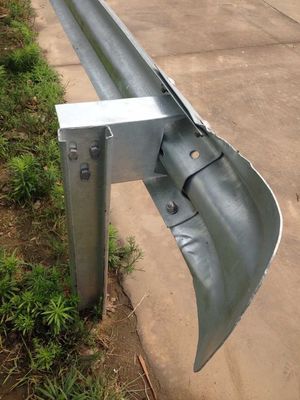 Gegalvaniseerde poedercoated Highway Guardrail End Wings voor de bouw Op maat gemaakte grootte