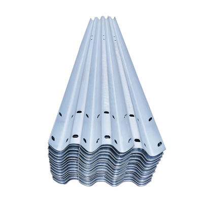 Hot Dip gegalvaniseerde veiligheidsbarrière voor snelwegen met ISO 9001/ISO14001/ISO 18001 certificaat
