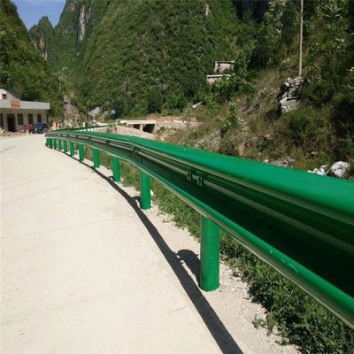 700 mm hoogte zink coating buigend gegolfde stalen wegrail voor verkeersveiligheid