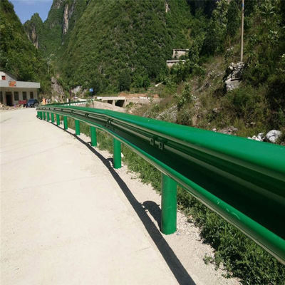 Warm gegalvaniseerd koudgewalste technologie Highway Guardrail met aangepaste zinkcoating