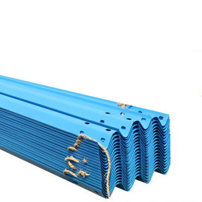 Q235 Q345 gegalvaniseerd staal drie-buig beveiligingsrail voor buitenbeveiliging Duurzaam materiaal