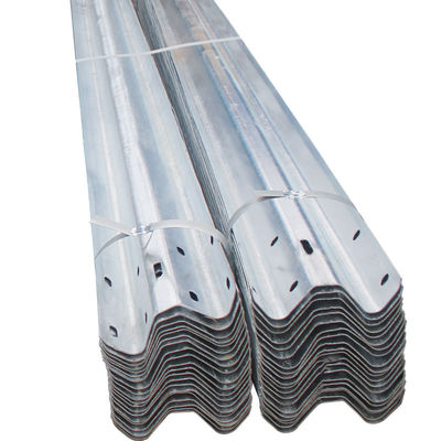 Q235 Q345 Warm gedompeld gegalvaniseerd gegolfd W-balk beveiligingsrail voor snelwegen vervaardigd door Certified