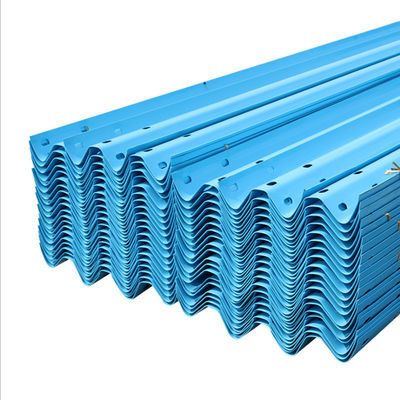 Q235 Q345 Warm gedompeld gegalvaniseerd gegolfd W-balk beveiligingsrail voor snelwegen vervaardigd door Certified