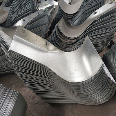 Waafvorm Hot Dip gegalvaniseerd stalen beveiligingsrail buffer einde voor de bescherming van de snelweg