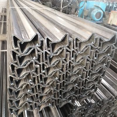 AASHTO M-180 warm gedompelde gegalvaniseerde metalen beveiligingsrail Sigma Post voor wegbouw