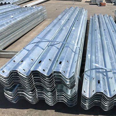 Warm gedompeld gegalvaniseerd staal dubbele balken Beschermingsrail met aangepaste kleur en Q235 Q345