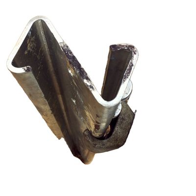 Hoge duurzaamheid Z-vorm Highway Guardrail Posts met gegalvaniseerd poeder gecoat afwerking