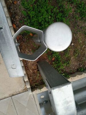 Veiligheid van het wegverkeer gegalvaniseerde metalen ronde nevelpost voor wegbeveiliging