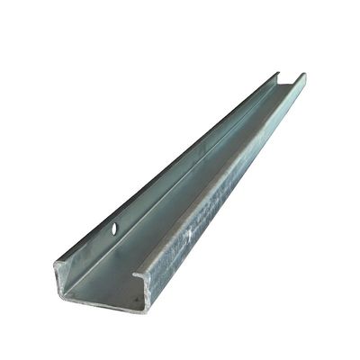Veiligheid op de weg Warmdoop gegalvaniseerd stalen beveiligingsrail Crash Barrier C Post voor bescherming