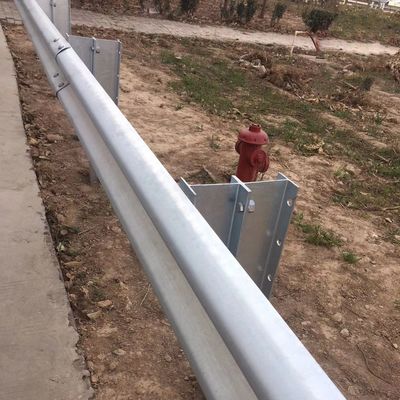 Warm gedompeld gegalvaniseerd gegolfde balk beveiligingsrail roestvrij staal veiligheidsbarrière hek